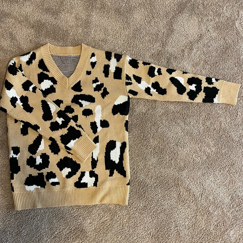 Small Leopard V Neck Sweater